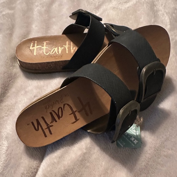 Sandals - Picture 2 of 3